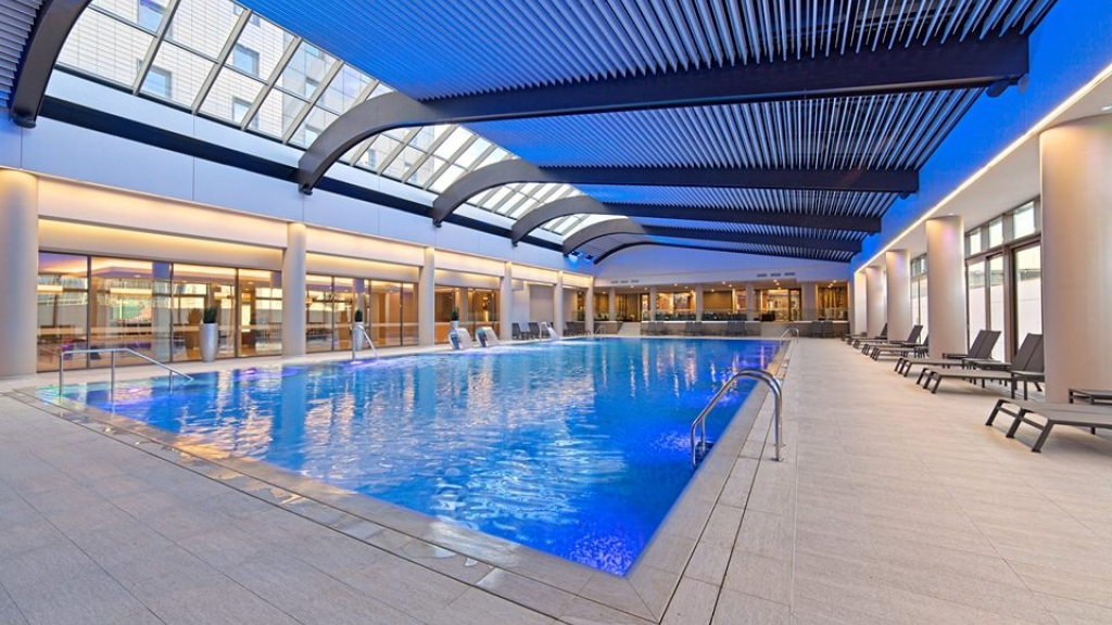 Piscina Hotel Ramada Bucarest Beola Bianca Absolute