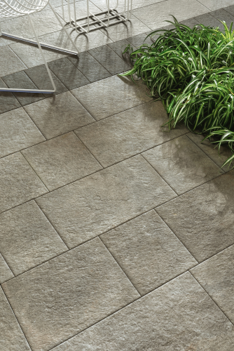 Dettaglio piastrelle da esterno effetto pietra