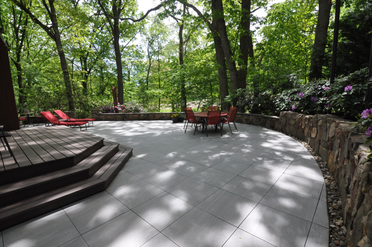 P3 Shaded patio trench along stonew all fille with river stone DSC 0871